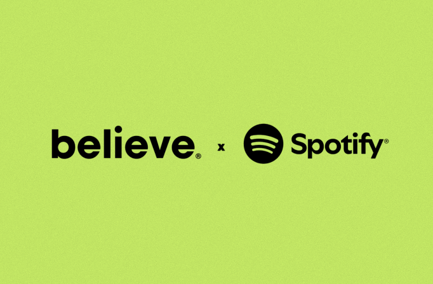 Logotypy Believe i Spotify na zielonym tle, grafika oficjalnego komunikatu o remiksach AI